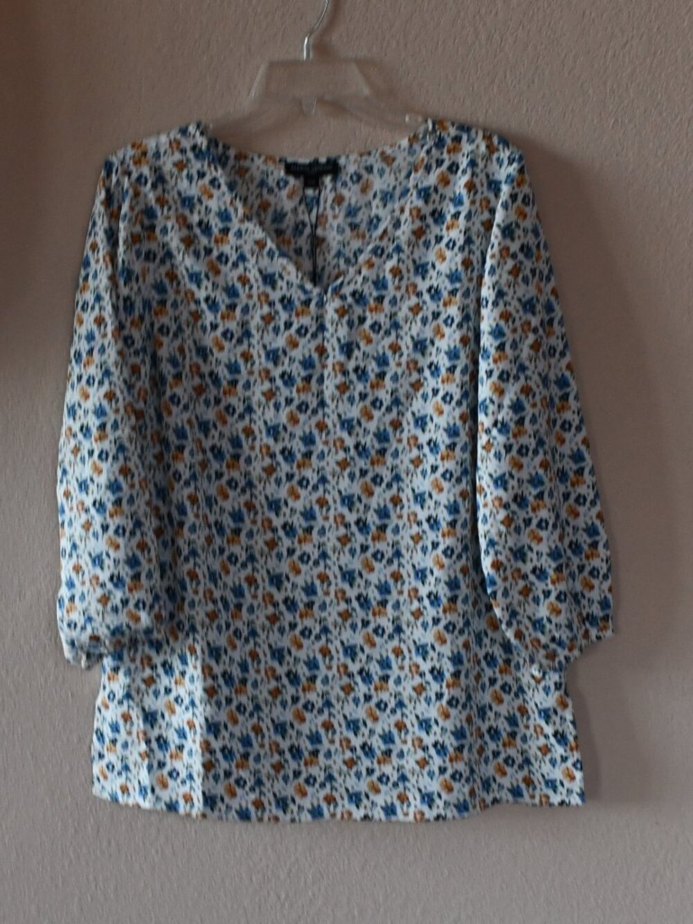Mario Serrani Italy NWT Women's V-Neck White Multicolor Floral Top Blouse Size M